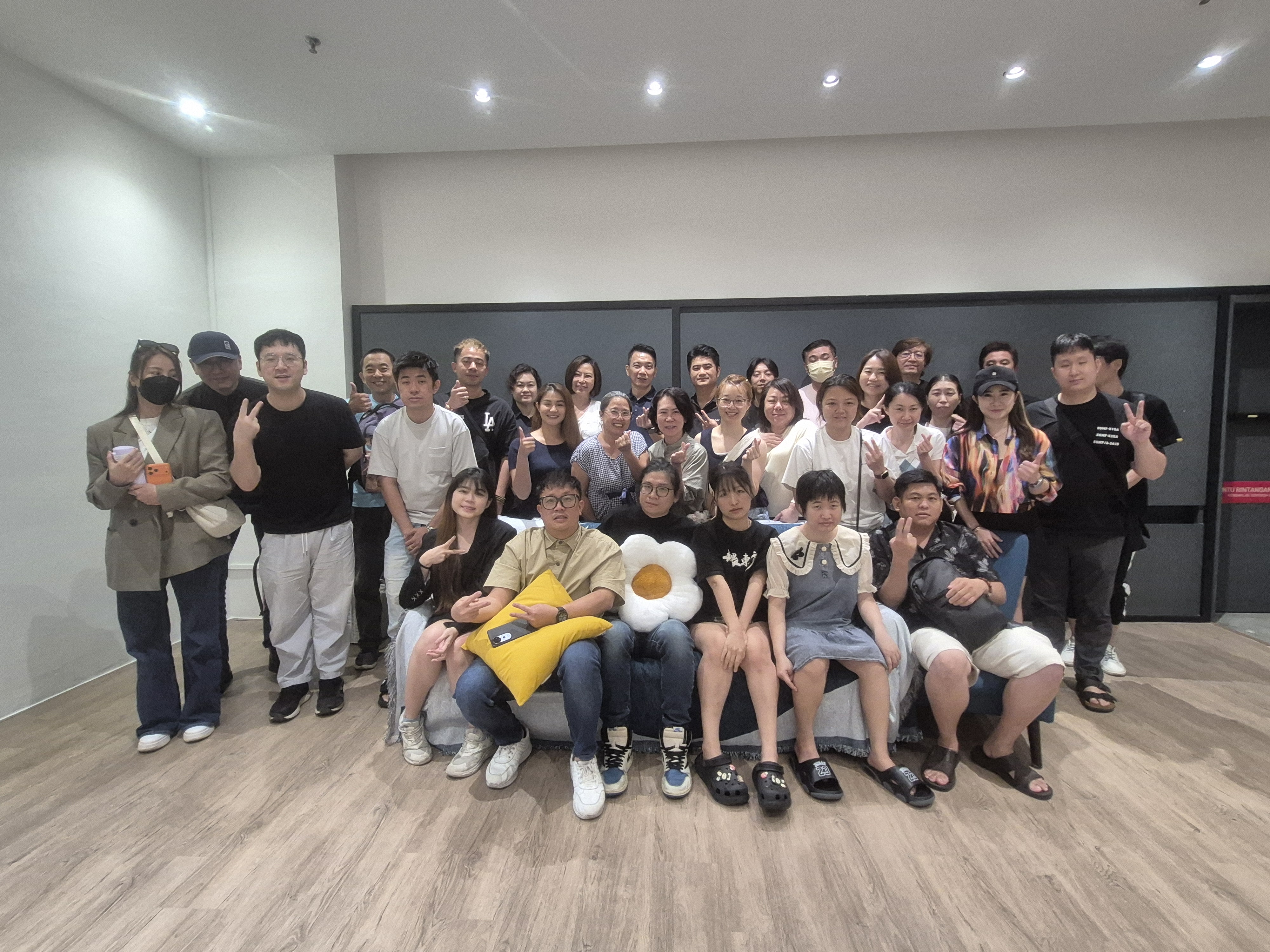 轻松活力的课堂合影