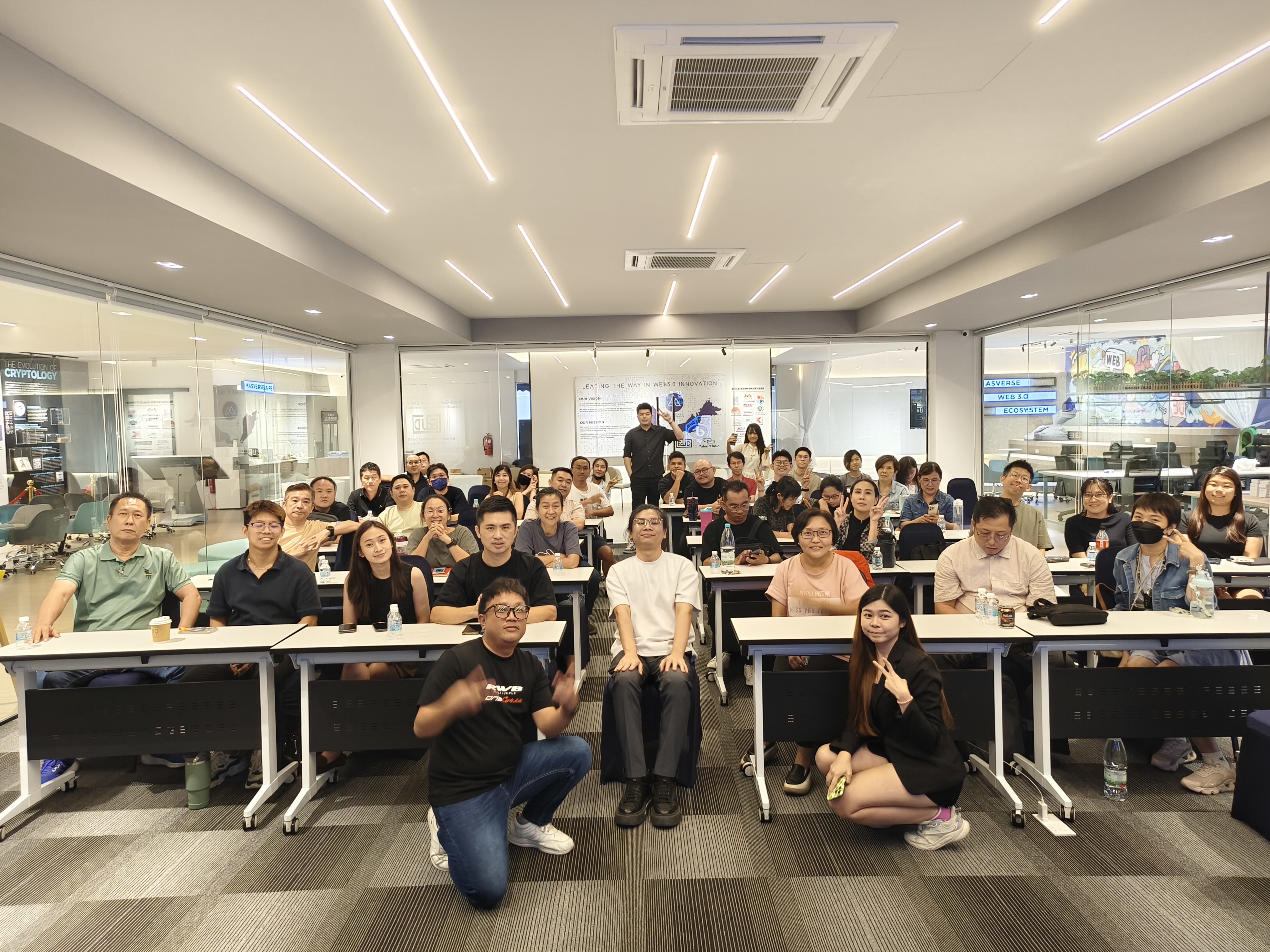 玻璃教室中的高端实战培训