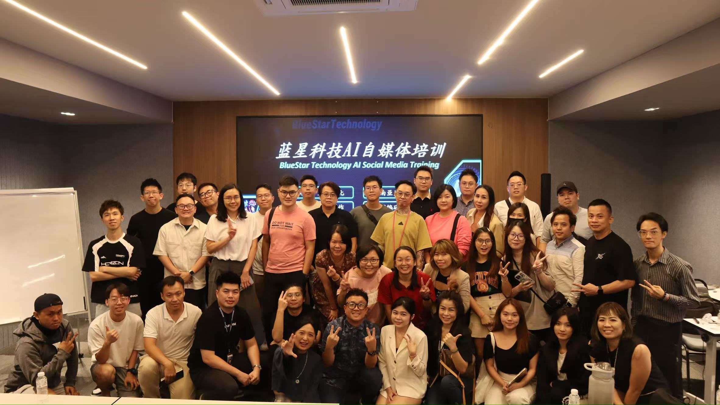 蓝星科技AI课堂上的导师团队